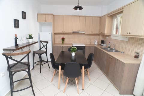 Kitchen or kitchenette, Dining area, Family