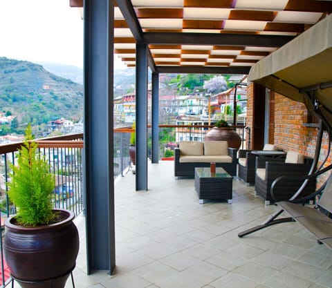 Natural landscape, View (from property/room), Balcony/Terrace, Seating area, Mountain view