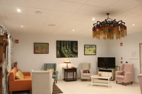 Communal lounge/ TV room, Communal lounge/ TV room, TV and multimedia, Living room, Seating area
