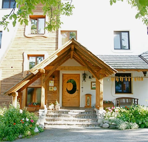 Facade/entrance, Decorative detail