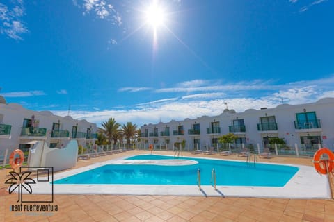 Pool view, Swimming pool, sunbed