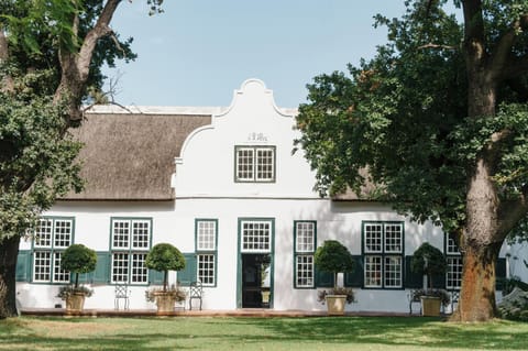 Property building, Day, Garden, Garden view, Landmark view