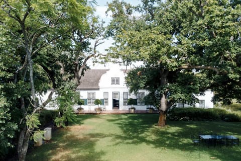 Property building, Day, Natural landscape, Garden, Garden view