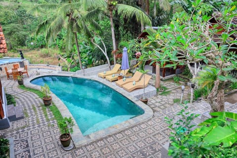 Day, Natural landscape, Swimming pool, Swimming pool, sunbed, towels