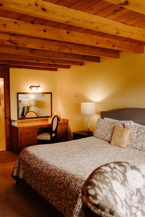 Snowvillage Inn Inn in Eaton