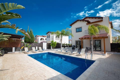 Garden, Seating area, Swimming pool