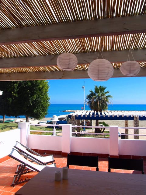 View (from property/room), Balcony/Terrace, Seating area, Dining area, Beach, Sea view, Sunrise, Sunset, sunbed