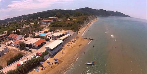 Nearby landmark, Restaurant/places to eat, Off site, Day, Neighbourhood, Natural landscape, Summer, Fishing, Snorkeling, Beach, Canoeing, Diving, Area and facilities, Supermarket/grocery shop, Shopping Area