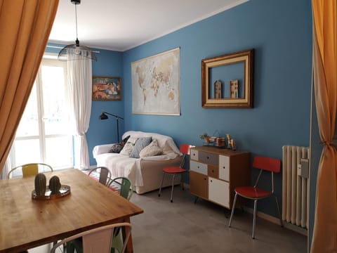Communal lounge/ TV room, Balcony/Terrace, Living room, Seating area, Dining area