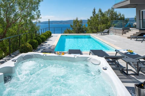 Patio, Day, Natural landscape, Hot Tub, Pool view, Sea view, Swimming pool, sunbed