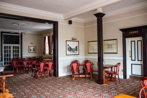 Seating area, Dining area