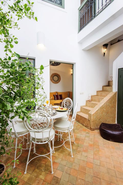 Patio, Dining area