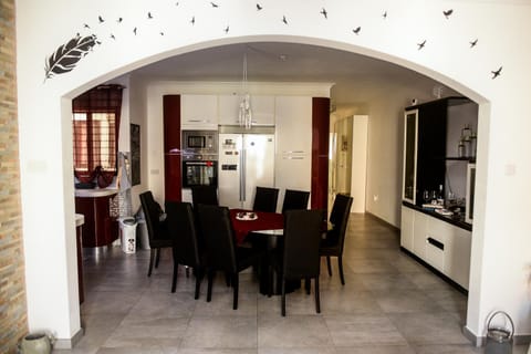 Seating area, Dining area