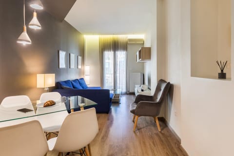 Living room, Seating area, Dining area