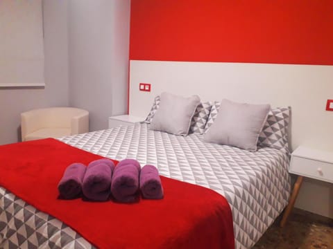 Photo of the whole room, Bedroom