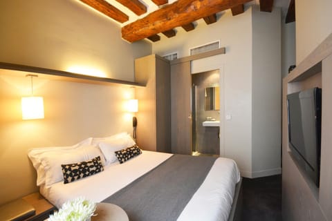 Bed, TV and multimedia