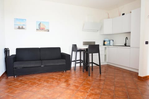 Living room, Seating area, kitchen