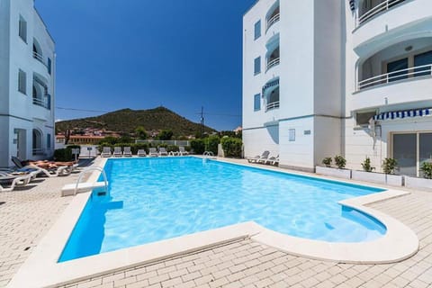 Mountain view, Pool view, Swimming pool, Swimming pool, sunbed