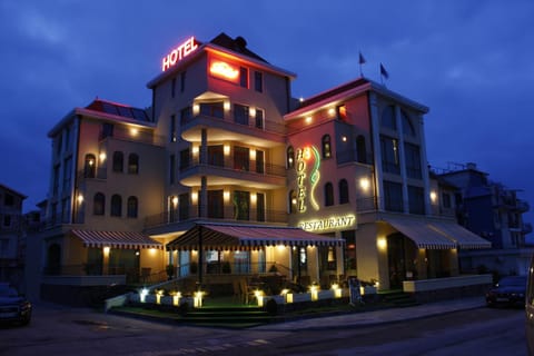 Facade/entrance