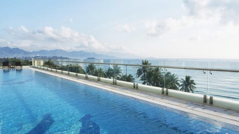 Day, Swimming pool