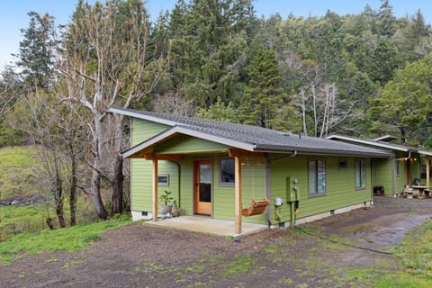 2 Bed 1 Bath Vacation home in Gold Beach House in Gold Beach