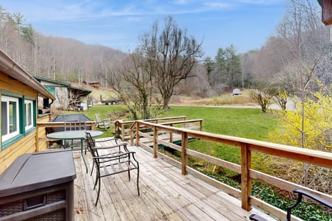 1 Bed 1 Bath Vacation home in Sylva House in Swain County