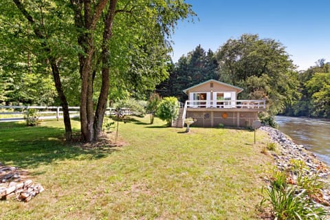 2 Bed 1 Bath Vacation home in Sylva House in Swain County