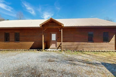 4 Bed 3 Bath Vacation home in Bryson City House in Bryson City