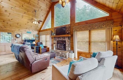 4 Bed 4 Bath Vacation home in Sylva House in Swain County