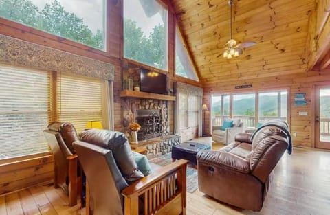 4 Bed 4 Bath Vacation home in Sylva House in Swain County