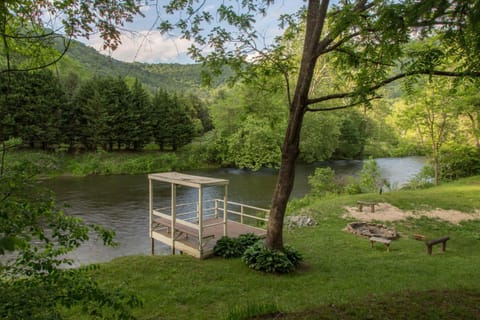 Along the River Cottage House in Tennessee