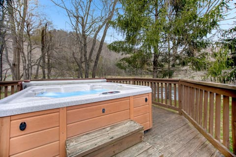 Along the River Cottage House in Tennessee