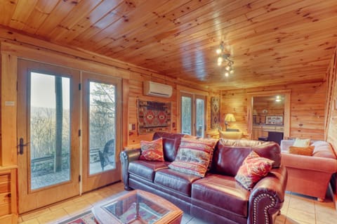 3 Bed 3 Bath Vacation home in Whittier House in Qualla