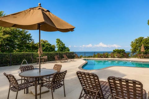 Pool view, Sea view, Swimming pool, Swimming pool, sunbed