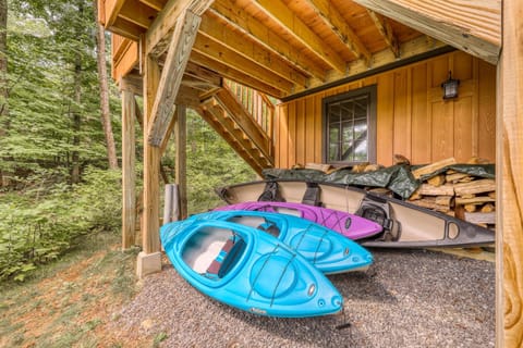 Lake Rescue Retreat House in Lake Rescue