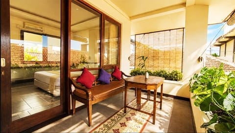 Bed, Balcony/Terrace, Photo of the whole room, Seating area, Bedroom, Garden view