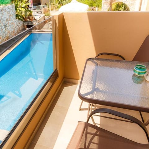 Balcony/Terrace, Pool view, Swimming pool