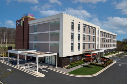 Property building, Day, Location, Parking