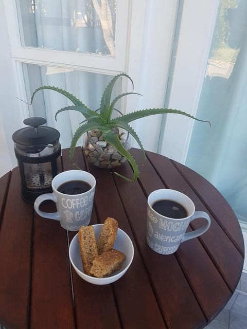 Coffee/tea facilities, Food and drinks, Breakfast