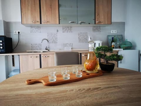 Kitchen or kitchenette, Seating area, Dining area