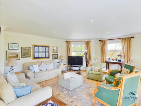 Communal lounge/ TV room, Living room