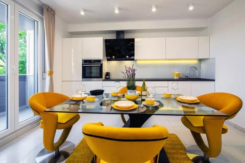 Food and drinks, Dining area
