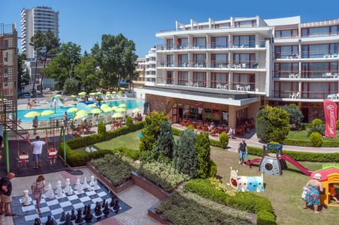 Property building, Day, Natural landscape, Children play ground, Garden, Aqua park, Garden view, Pool view, Swimming pool, Location, sunbed