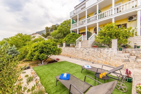 Patio, Facade/entrance