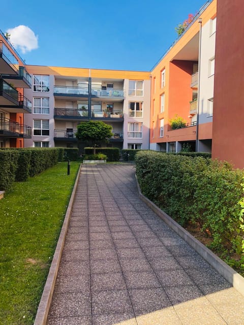 Property building, Facade/entrance, Garden