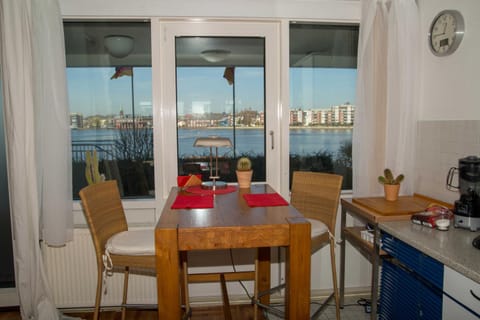Kitchen or kitchenette, Seating area, Dining area