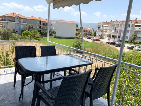 Patio, Balcony/Terrace, City view, Garden view, Mountain view, Street view