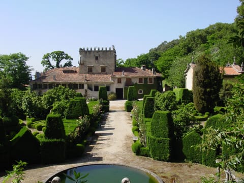 Property building, Facade/entrance, Garden, Garden view