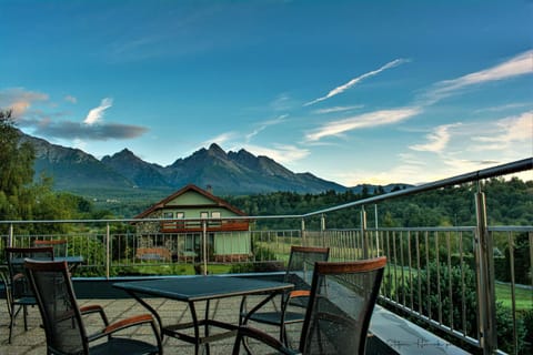 Balcony/Terrace, Mountain view