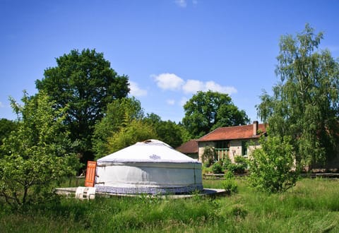 Facade/entrance, Garden
